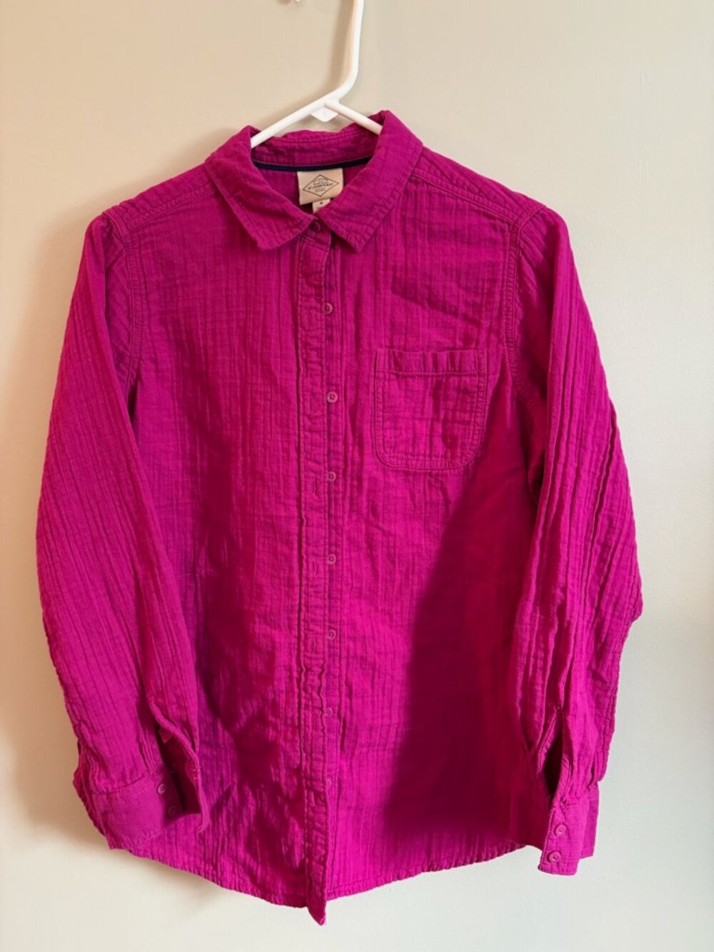 Woman's St John's Bay fuchsia casual shirt with matching tee, size M
